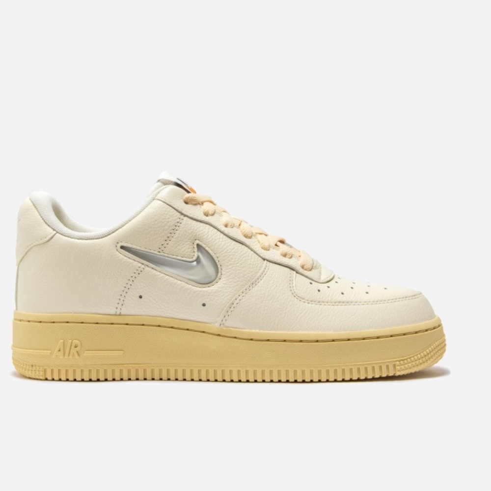 New Nike Air Force 1 ‘07 LX sneakers in coconut milk / bone 8.5
